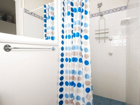 Pet Friendly - Barnacle - E Caravan Parks 3