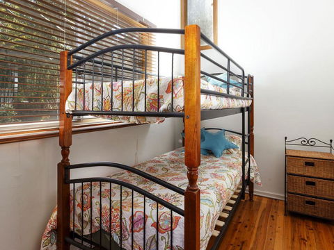Pet Friendly - Bennetts Beach Cottage - E Caravan Parks 3
