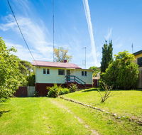 Pet Friendly Beach Cottage  Ballingalla - E Caravan Parks