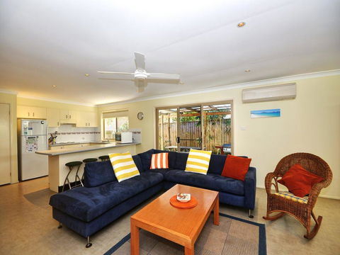Pet Friendly Beach Home - E Caravan Parks 0