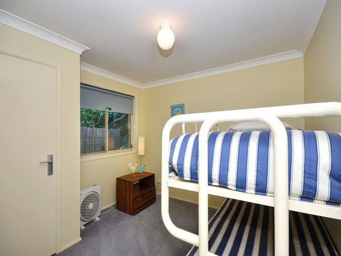 Pet Friendly Beach Home - E Caravan Parks 1