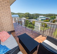 Pet Friendly Lentara St 8 - Fingal Bay - E Caravan Parks