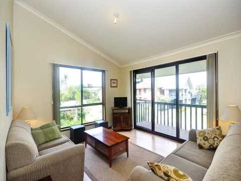 Pet Friendly On Pelican - Close To Myall River - E Caravan Parks 0