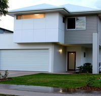 Petrie Beach Holiday Home - E Caravan Parks