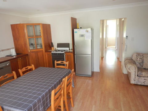 Pine Cottage - E Caravan Parks 3