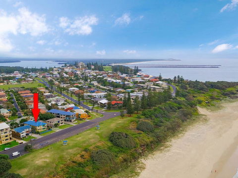 Pippi View 1 (Bottom) - Across The Road From The Beach! - E Caravan Parks 3