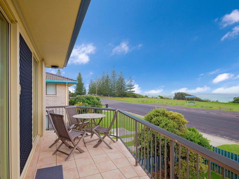 Pippi View 2 (Top) - Across The Road From The Beach! - E Caravan Parks 3