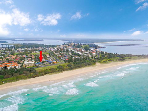 Pippi View 2 (Top) - Across The Road From The Beach! - E Caravan Parks 1