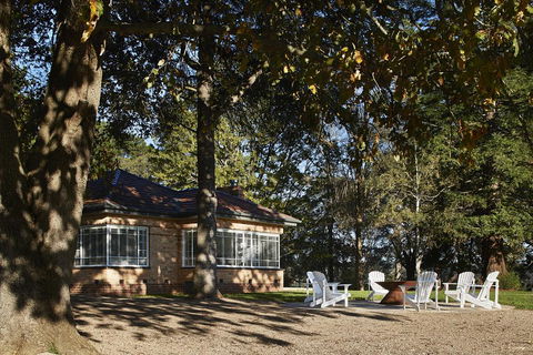 Polperro Farmhouse - E Caravan Parks 1