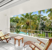 Poolside Apt in Alamanda Beachfront Resort 77 - E Caravan Parks