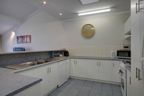 Port Lincoln Foreshore Apartments - E Caravan Parks 3