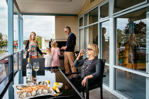 Port Lincoln Foreshore Apartments - E Caravan Parks 2