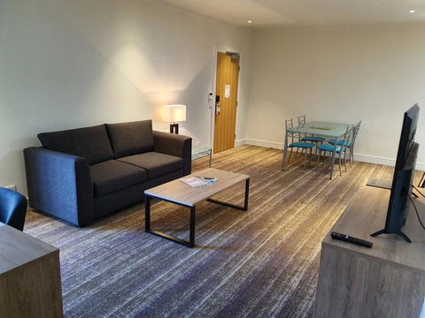 Porter's Plainland Hotel - E Caravan Parks 2