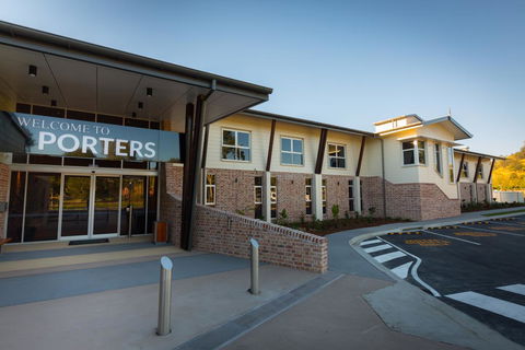 Porter's Plainland Hotel - E Caravan Parks 0