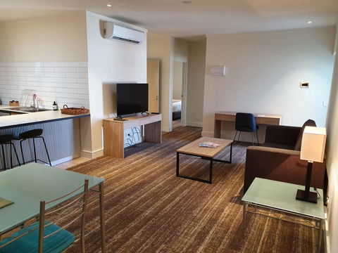 Porter's Plainland Hotel - E Caravan Parks 3