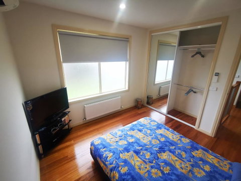 Private Luxury Bedroom - E Caravan Parks 2