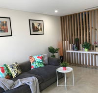 Private Room in Modern Comfortable Home Stay - E Caravan Parks