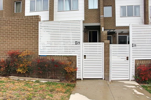Private Room, Awesome Amenities - Molonglo Valley - E Caravan Parks 1
