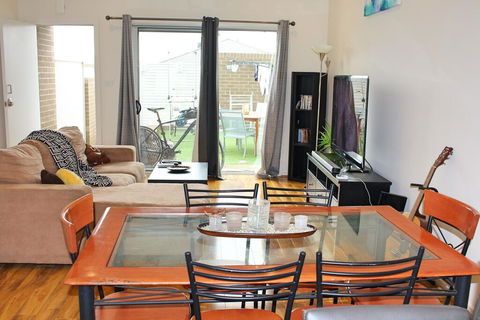 Private Room, Awesome Amenities - Molonglo Valley - E Caravan Parks 2
