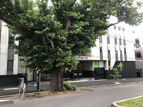 Q Squared Serviced Apartments - E Caravan Parks 1