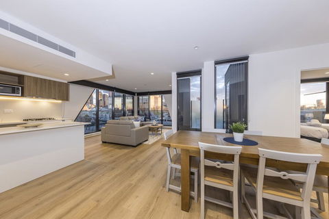 Q Squared Serviced Apartments - E Caravan Parks 0