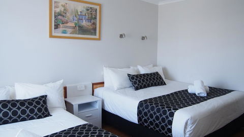 Queanbeyan Motel - E Caravan Parks 3