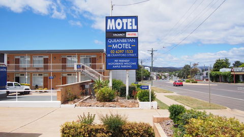 Queanbeyan Motel - E Caravan Parks 0