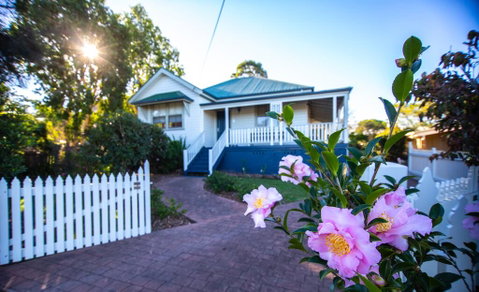 Queen Bee Cottage, Milton - E Caravan Parks 0