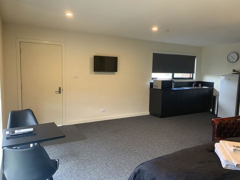 Queens Arms Hotel - E Caravan Parks 2