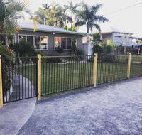 QUIRKY QUEENSLANDER 6 BEDROOM HOME - E Caravan Parks