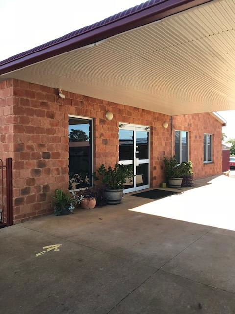 RAILWAY HOTEL MOTEL - E Caravan Parks 0