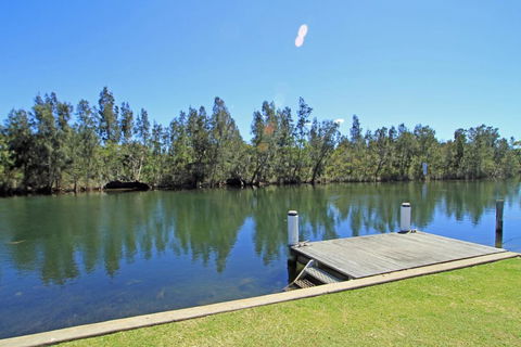 Ranu House - Waterfront - E Caravan Parks 0