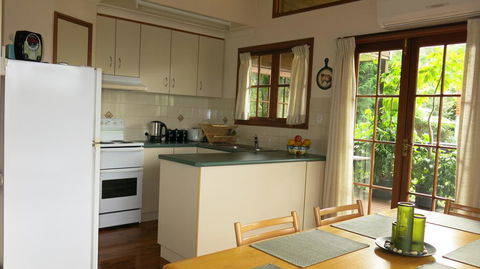 Ravensbourne Escape - Cedar Lodge - E Caravan Parks 1