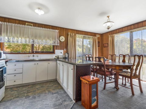 Raymond Cottage - E Caravan Parks 3