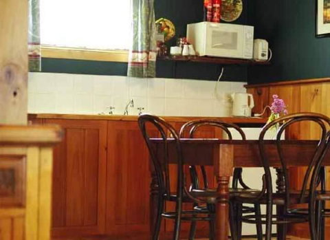 Red Brier Cottage Accommodation - E Caravan Parks 2