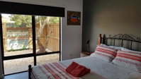 Red Ochre - Large 1BR with Private Courtyard