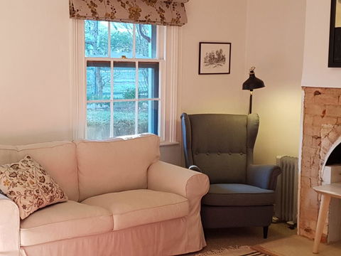 Redruth - 2 Bedroom Cottage Situated In Wandiligong - E Caravan Parks 2