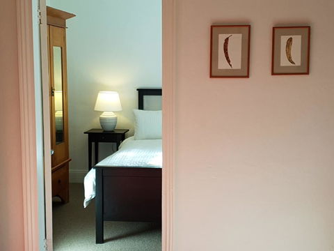 Redruth - 2 Bedroom Cottage Situated In Wandiligong - E Caravan Parks 1