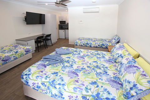Reef Gardens Motel - E Caravan Parks 3