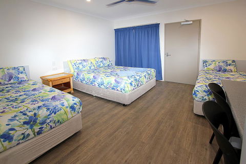Reef Gardens Motel - E Caravan Parks 0