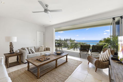 Relax In Stylish Comfort, Sunshine Beach - E Caravan Parks 2