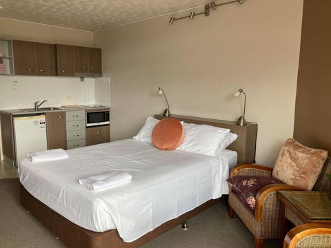 RENTAL: All $ Inclusive, Tidy Renovated Studio Apartment On The Strand, Pool,  - E Caravan Parks 3