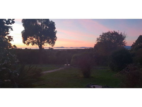 Ripplebrook Cottage - E Caravan Parks 1