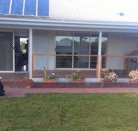 River Cottage Eagle Point - E Caravan Parks