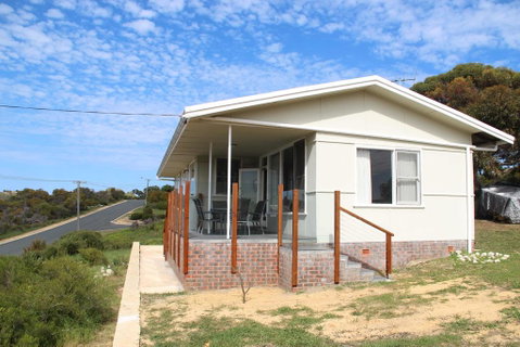 River Panorama Beach House - E Caravan Parks 1