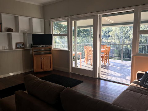 Riverview Cottage - E Caravan Parks 1