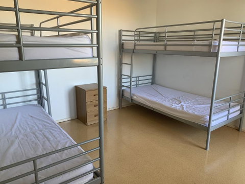 Roey Backpackers And Party Bar - E Caravan Parks 1