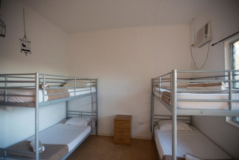 Roey Backpackers And Party Bar - E Caravan Parks 2