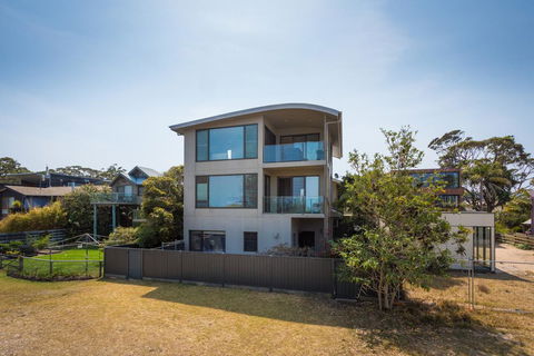 Rolling Waves 3 - E Caravan Parks 1