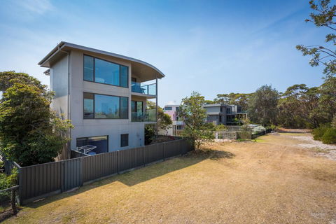 Rolling Waves 3 - E Caravan Parks 2